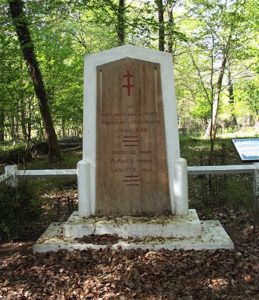 Stèle des fusillés dans le bois de Bascaules, près du Houga