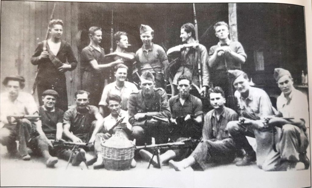 Volontaires du Bataillon en photo de groupe